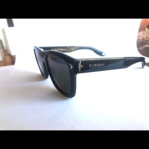 Black Givenchy Sunglasses GV7011 Excellent Shape
